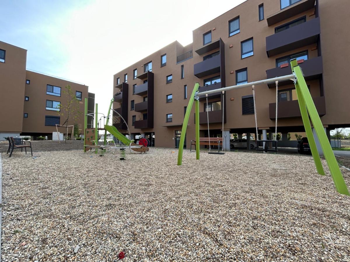 Cozy 1-Bedroom Condo Miloslavov Exterior foto